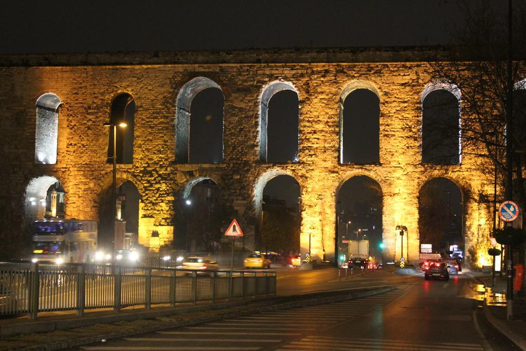 Goeruer Hotel Istanbul Exterior foto